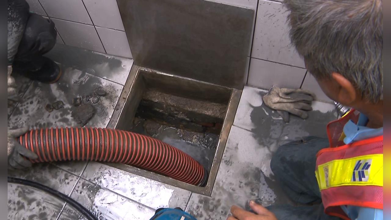 花蓮大雨!光復鄉民宅嚴重淹水 機具到場協助清理水溝
