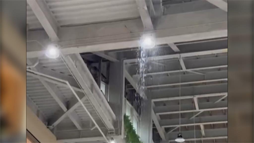 豪雨急又猛！　新美河廣場出現小瀑布　　新興高中變水樂園