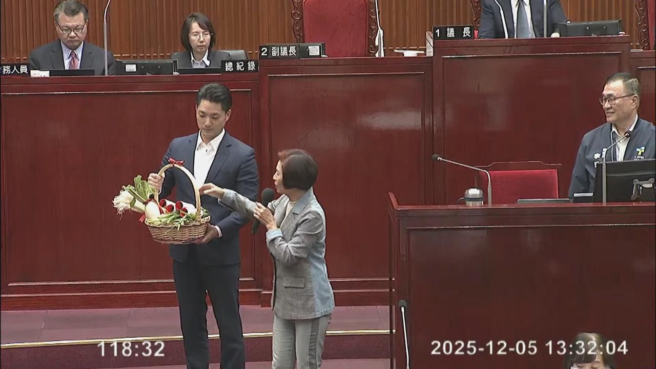 快新聞／那麼有自信？藍營議員送蔣萬安、李四川「吉祥物、春聯」祝當選