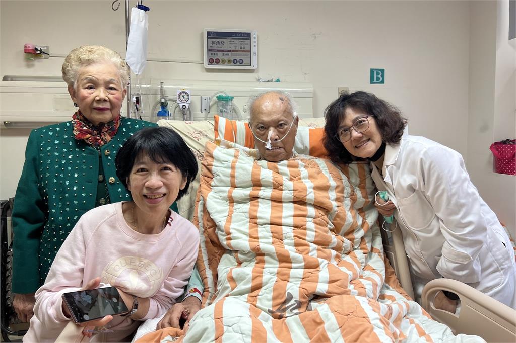 快新聞／柯文哲獲准與家人討論父喪事宜　陳佩琪晚間再控「228不曾離開！」