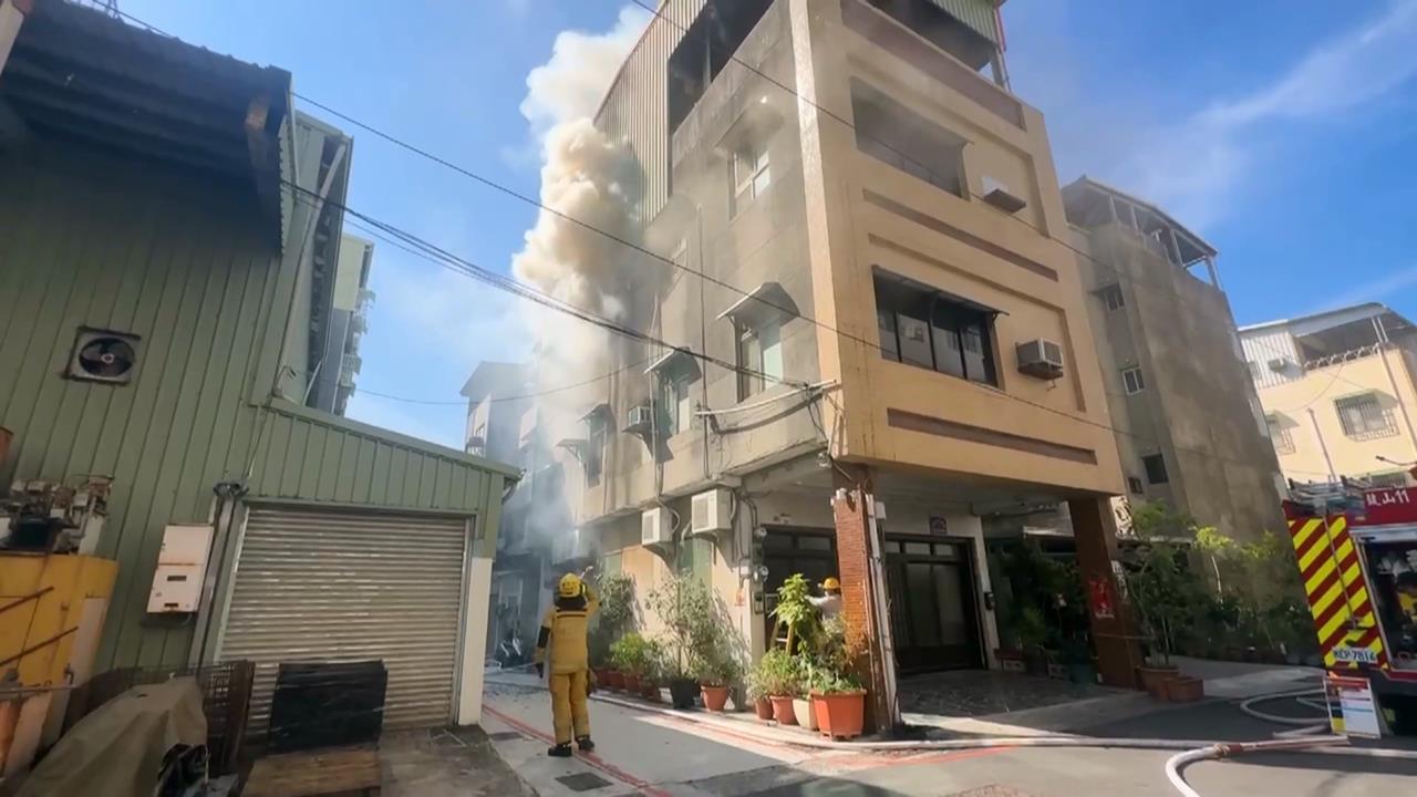 高雄民宅火警!疑兄弟爭家產爆衝突 6旬兄涉縱火