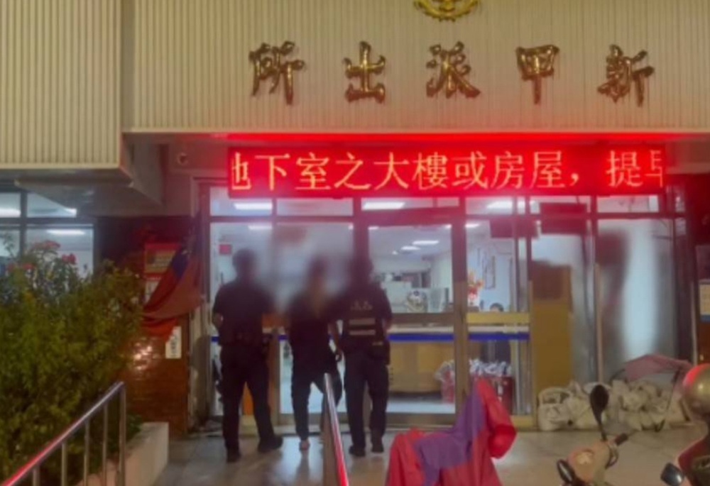 情侶吵架變街頭格鬥　沒品男爆揍女友+扯髮拖行「她跪地求饒」繼續扁