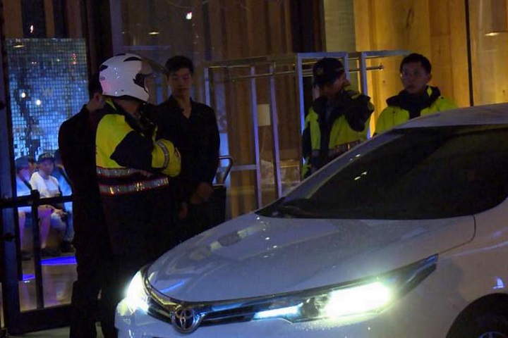 飯店酒客爆鬥毆 中遊客遭星旅客砍傷