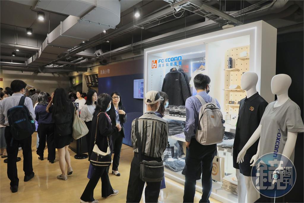 鴻海股東會1／鴻海劉揚偉欽點「鴻海小店」開張　劉董穿的外套也有賣！
