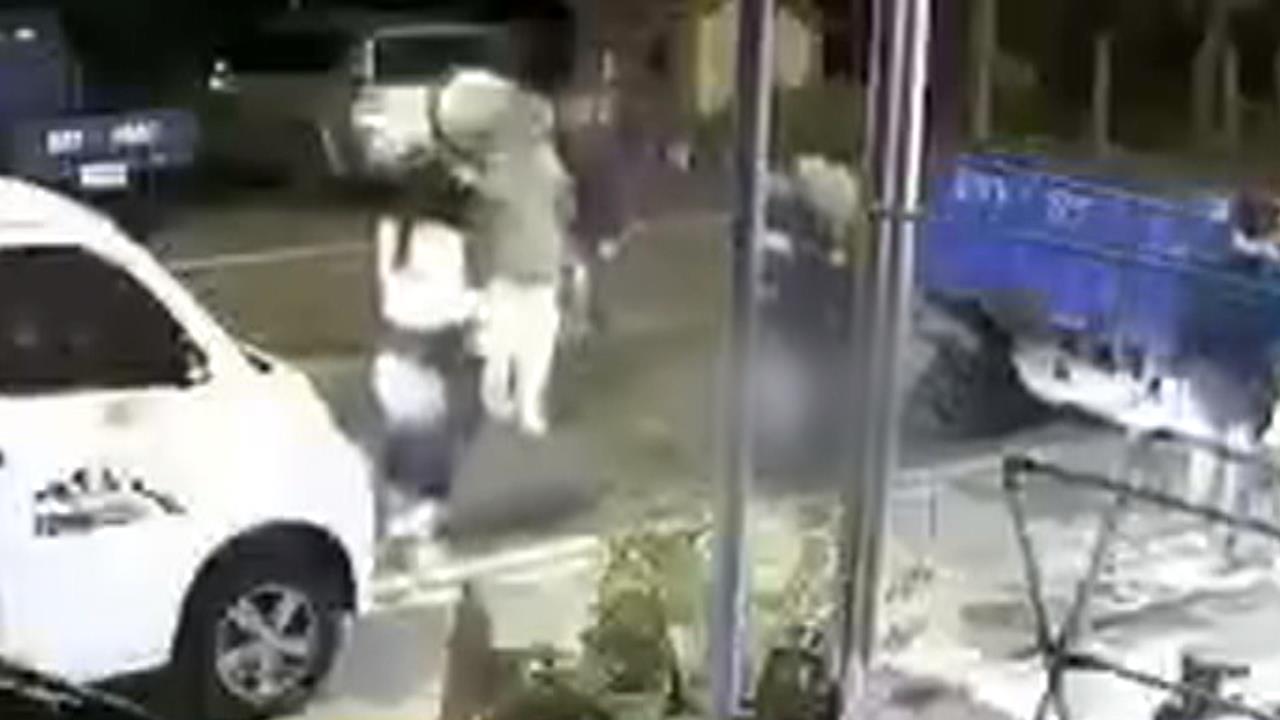 騎士撞違停貨車亡　好心警戒駕駛險成肇事者