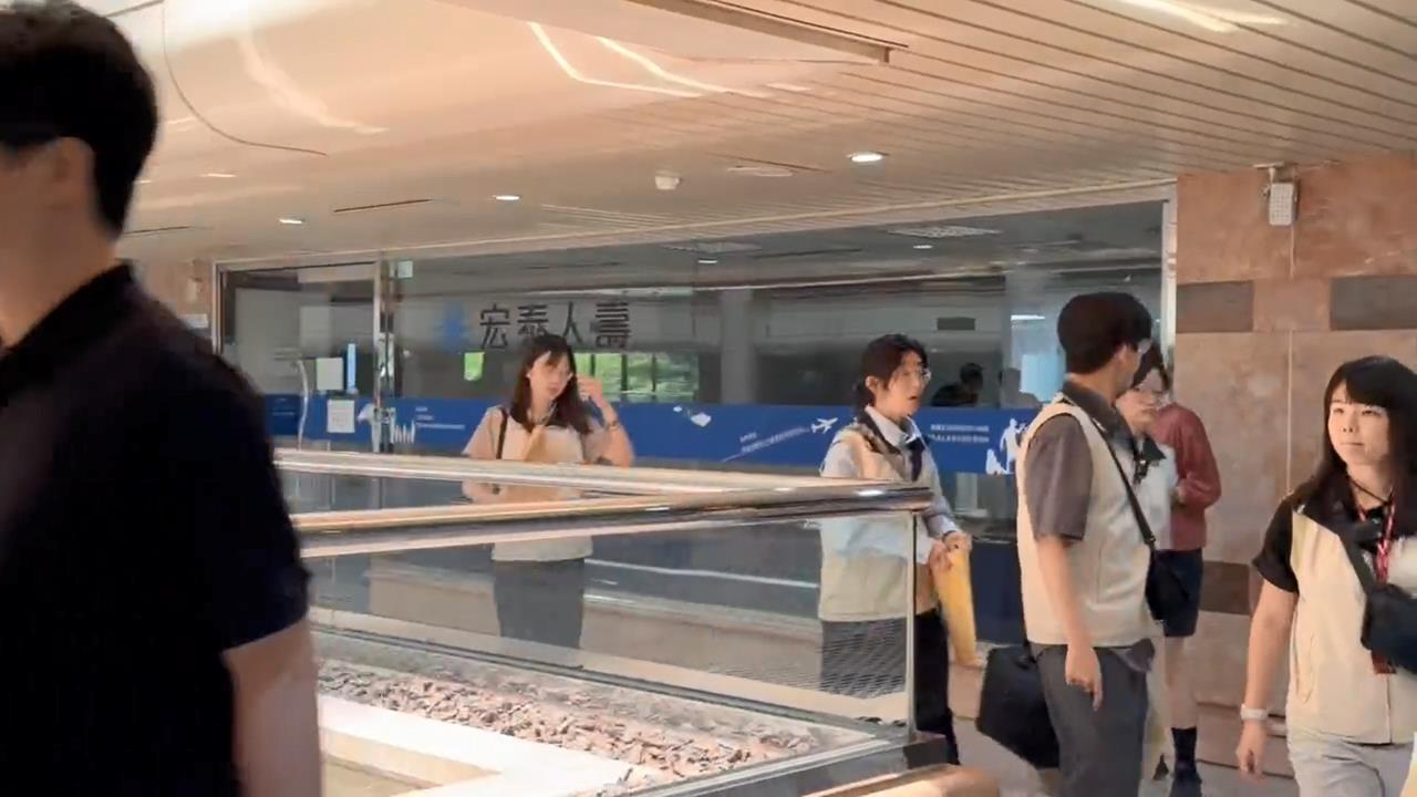 獨家畫面!宏泰人壽不動產處遭搜索帶回訊問中 集團董座林鴻南等逾10人被約談