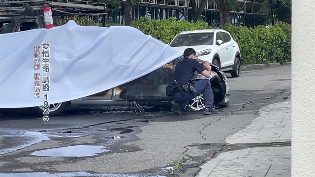 詭！自點火燒車撞工廠　駕駛燒成焦屍