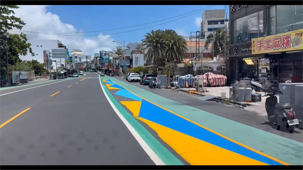 墾丁大街道路神秘色塊　外地遊客看了霧煞煞