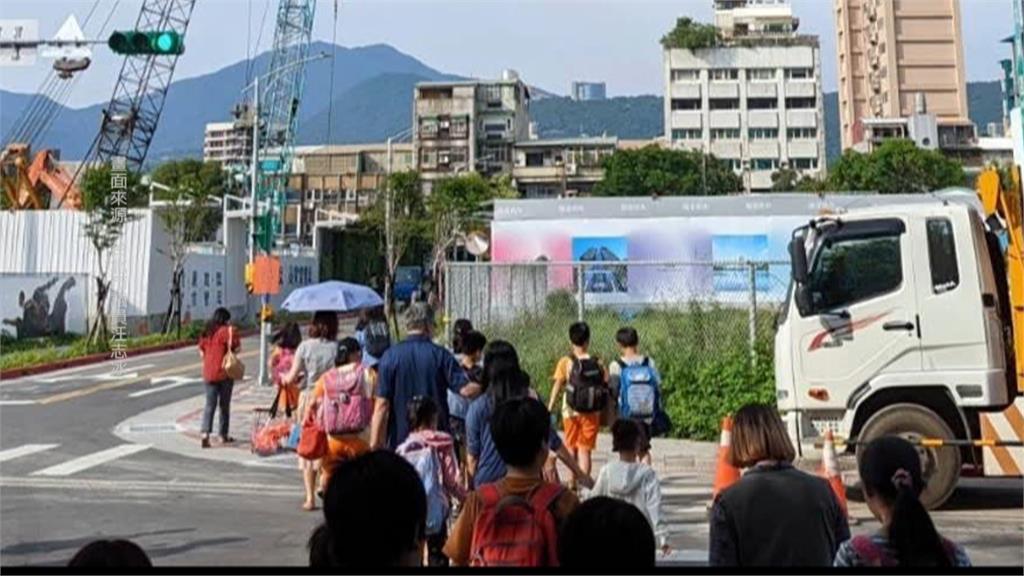 士北科2校周邊十處工地　學生通學行走飽受困擾　還有施工噪音影響上課