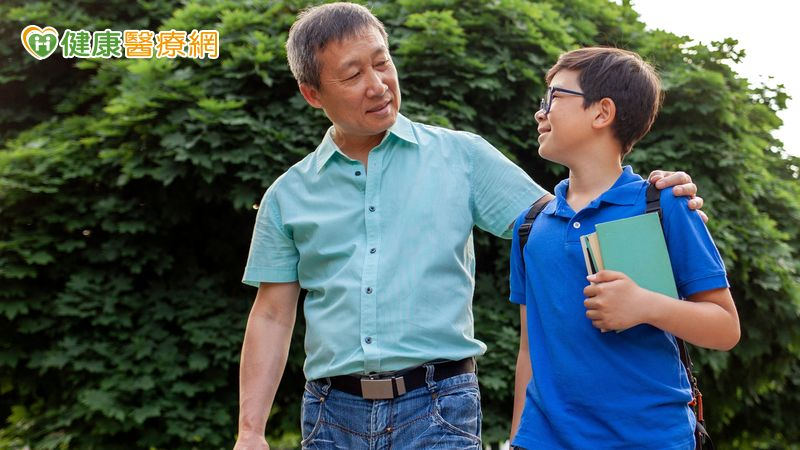 別再說「沒什麼好難過的」！專家：「忍一下就好」常常傷得更深