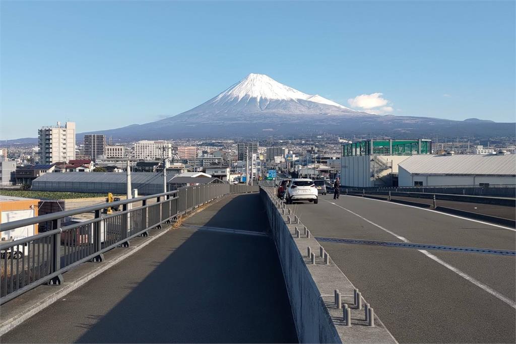 快新聞／日本「富士山夢之大橋」慘遭觀光公害入侵　地方政府出招反制