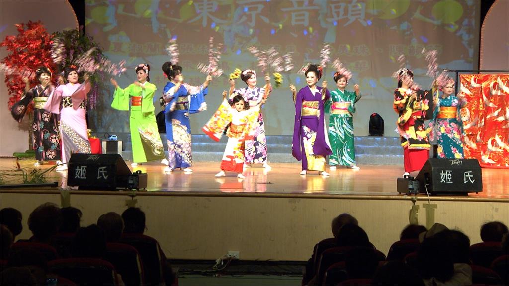 台日歌謠舞踊團華麗演出 上百位觀眾捧場欣賞