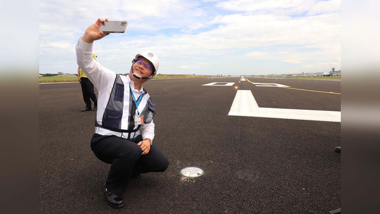 快新聞/桃機三航廈北廊廳試營運 林佳龍讚「真美」:讓國門印象再升級
