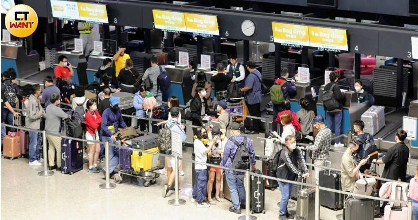 颱風白海豚肆虐！旅客遇返台班機取消　達人勸「這件事要先做」