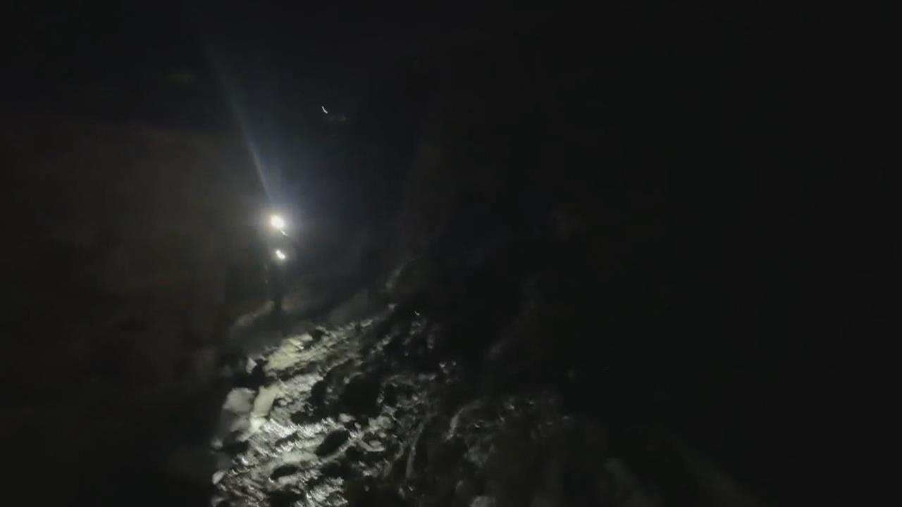 看海睡著醒來漲潮「路沒了」　高雄柴山男受困峭壁
