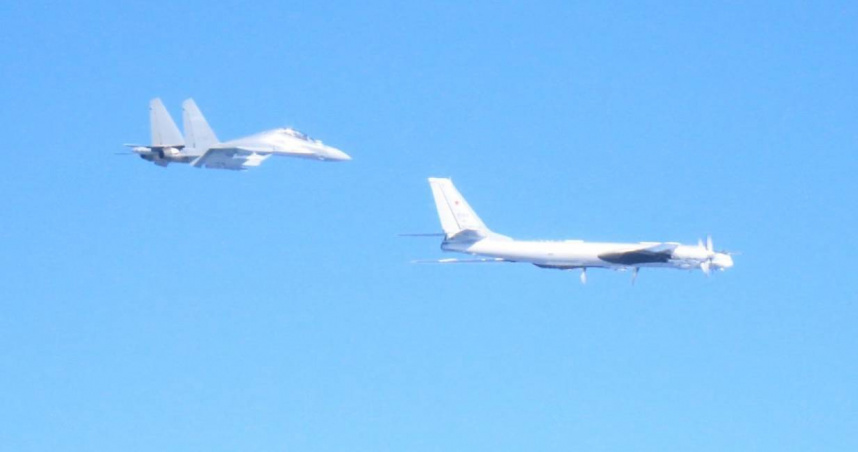 中俄軍方轟炸機聯合飛行！　逼近日本領空防衛省痛批