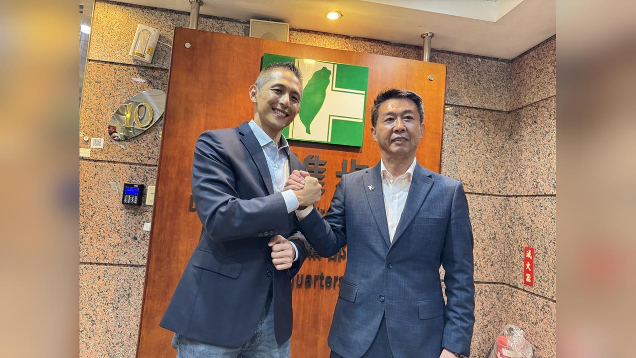 跨派系相挺高喊諧音哏口號　許智傑找來「他」登記參選