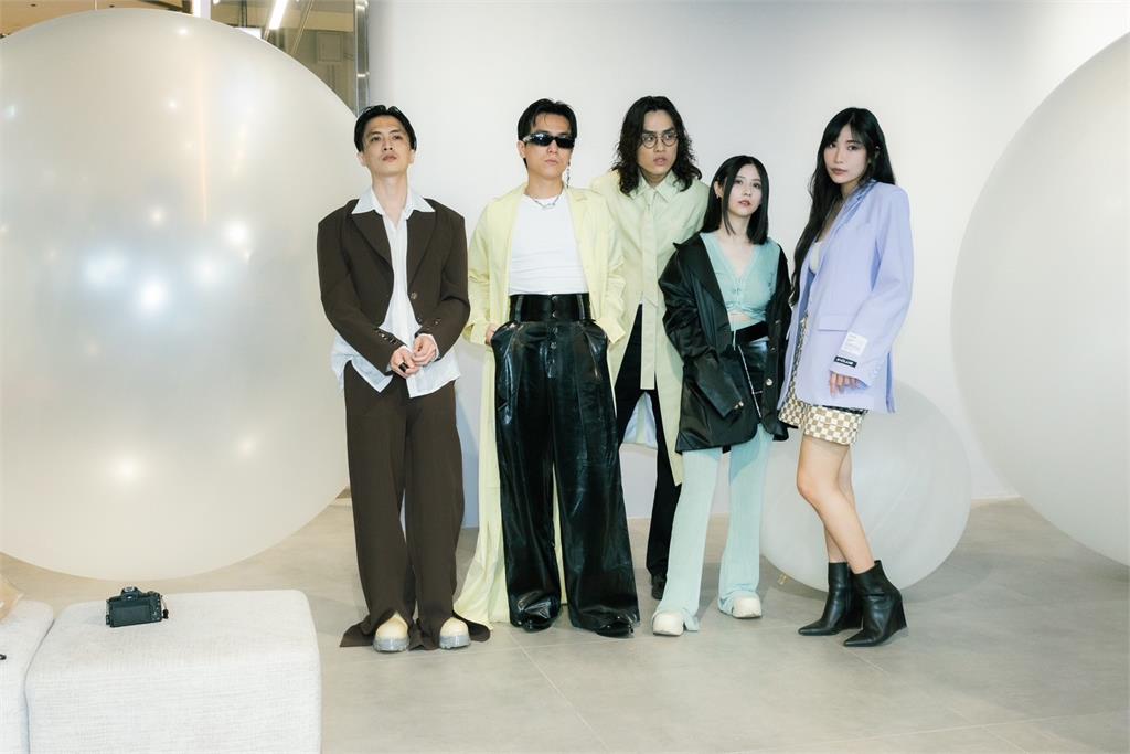 魚鱗回收再製致敬海洋之美　鬼鬼、鼓鼓和鄧福如等出席RAY CHU時裝秀