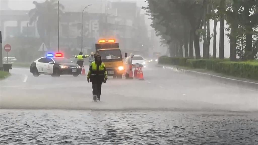 午後大雨不斷來不及宣洩　嘉義市北港路交流道涵洞淹水