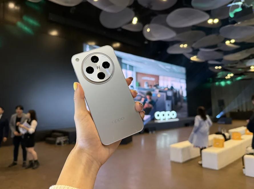 開箱｜OPPO Find X8睽違三年登台！4顆主鏡頭規格　能和iOS手機一碰互傳照片
