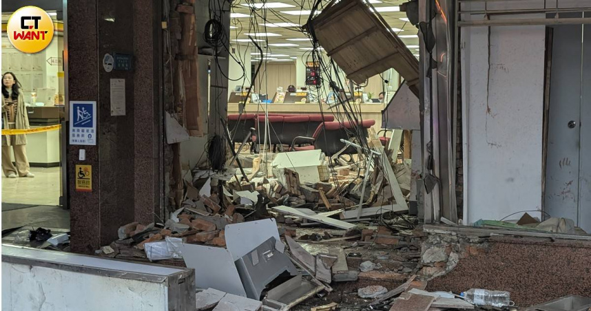 三立採訪車恍神衝進銀行釀10傷　3重傷患者送醫恢復意識