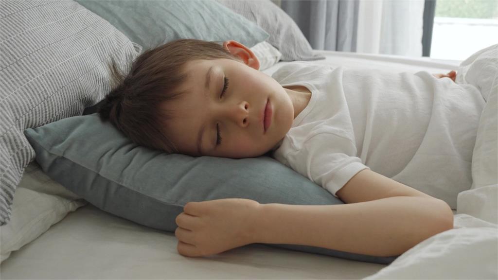 兒童睡覺總發出「嘎吱」磨牙聲！常見5大原因、4大治療方式一次看清