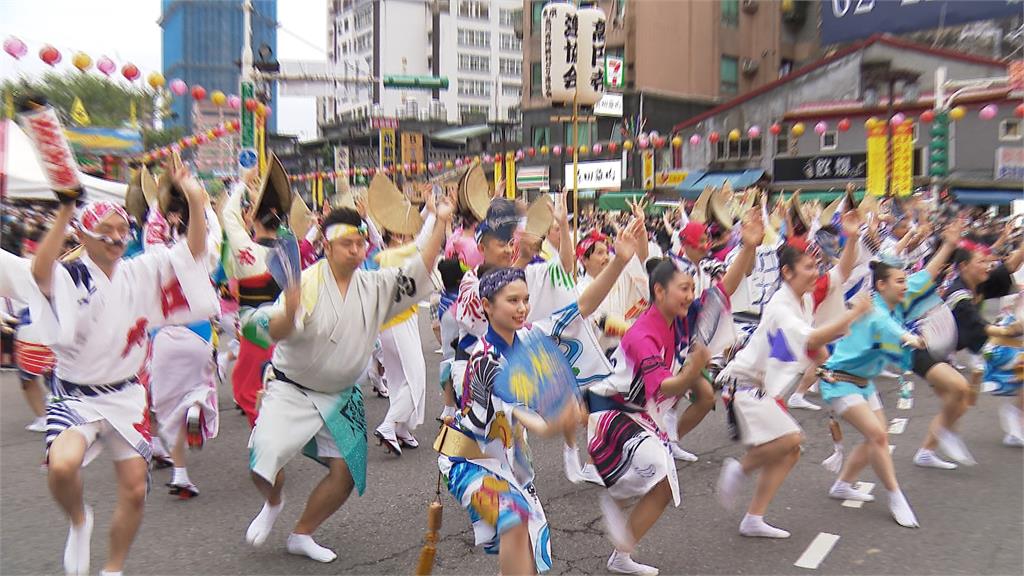 睽違四年！日本阿波舞團來了　赴松山慈祐宮熱鬧踩街
