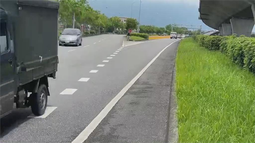 駛出閘道自認直行　未打方向燈被開罰