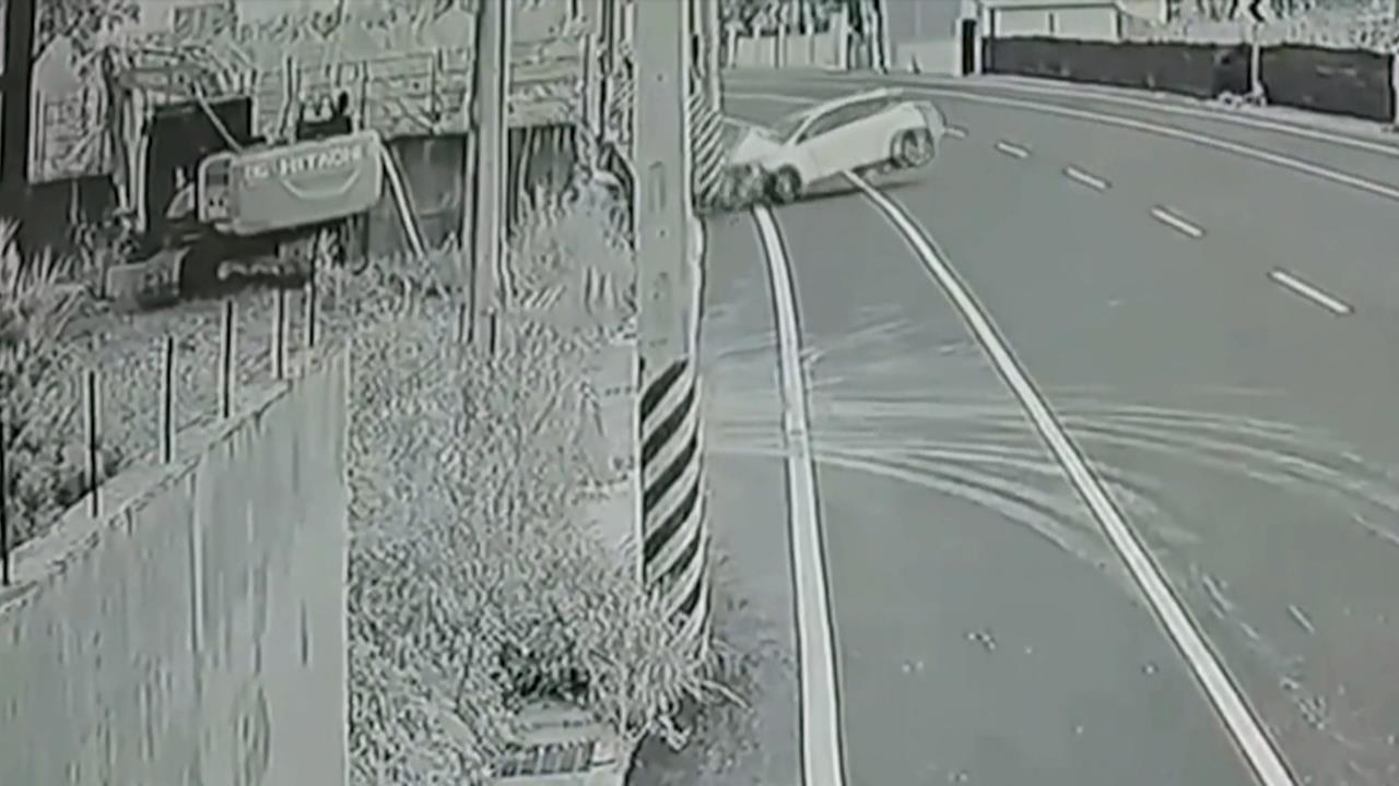 心碎! 嘉義女子自撞電線桿　2歲女兒「頭頸重創不治」