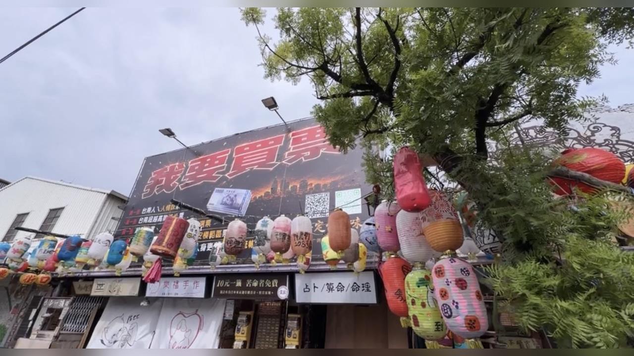 議員選舉看板印千鈔寫「我要買票」 民眾批:不恰當