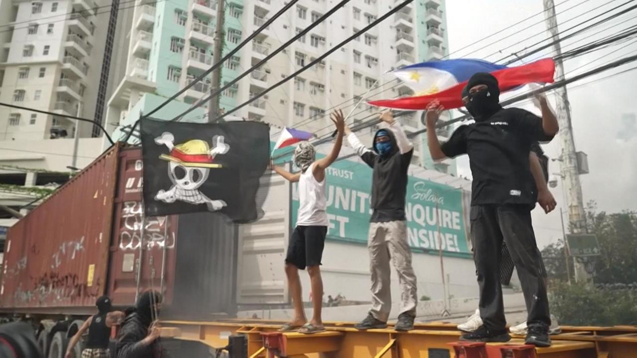 抗議菲律賓政府貪汙　馬尼拉街頭示威燒車　17人遭逮