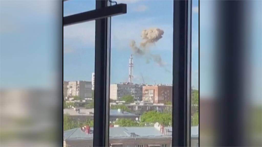 俄空襲烏克蘭　240公尺高電視塔被炸成兩半