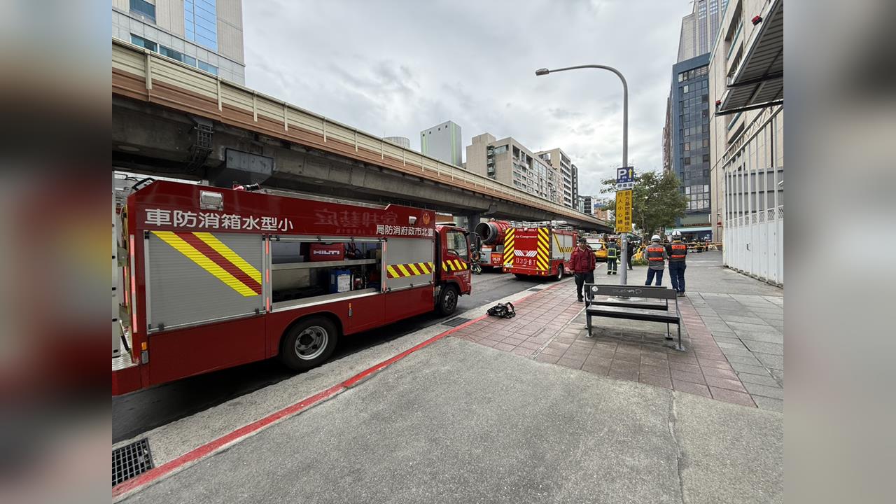 快新聞／忠孝復興旁變電站突爆炸竄火煙　警消到場搶救幸無人傷