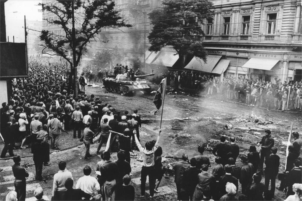 憂蘇聯血腥鎮壓布拉格歷史重演 捷克議員：不能讓中國扼殺香港