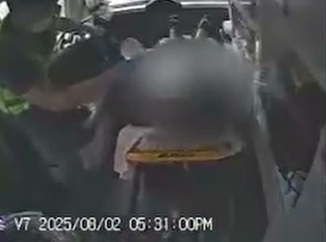 快新聞／驚悚！疑口角衝突「潑硫酸」　台中男臉、胸部灼傷