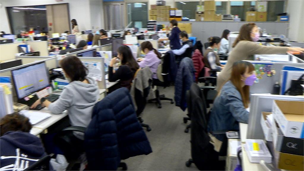 年後轉職浪潮再現！　6成上班族想轉職　企業平均加薪7500元留才