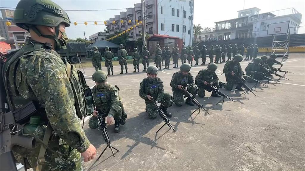 國軍戰備週登場！　黑鷹直升機披上大型迷彩布　演練「偽裝防護」