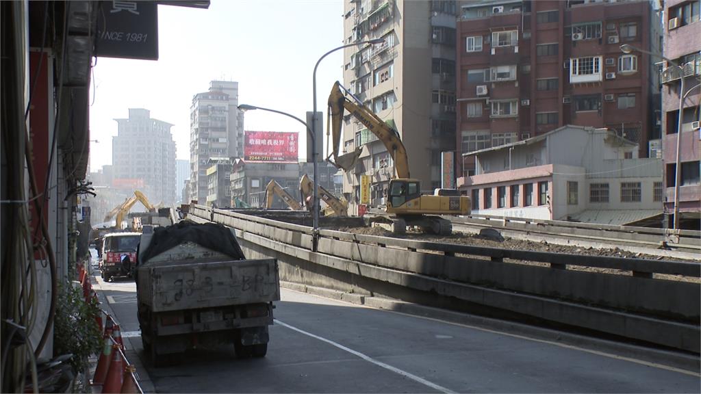 台北中正橋引道拆完亂象多！500公尺無斑馬線民眾怒嗆官員