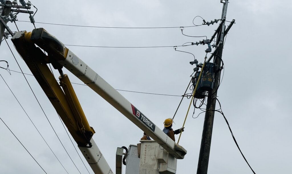 風災後搶修13天 嘉義縣晚間8時全數復電