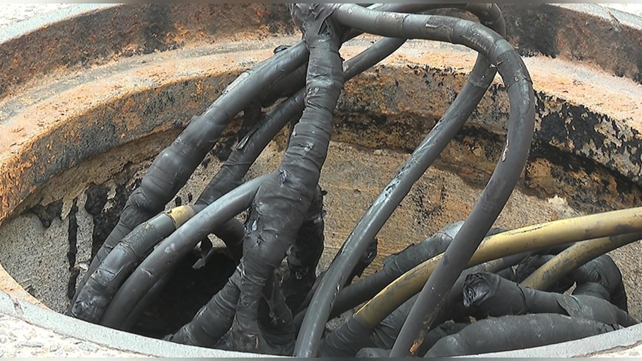 水溝冒黑煙！　電纜付載過高89戶停電　店家：半年第3次