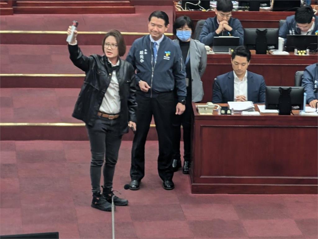 快新聞／比傅崐萁貴！送蔣萬安修容組與定型液　林延鳳：別淪為只重形象包裝的撒幣市長