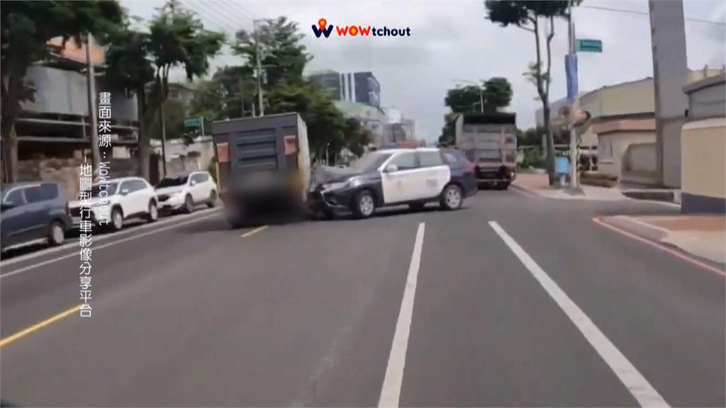 警車出勤處理交通事故　轉彎撞貨車反成事故當事人
