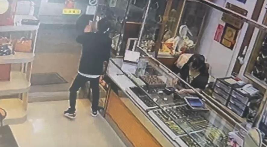 快新聞/4嫌闖議員銀樓搶價值逾80萬金飾 今凌晨清水休息站落網