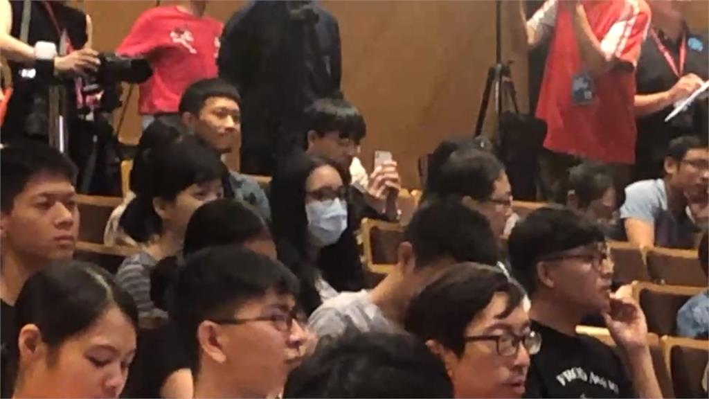 傳警方查嗆韓口罩女身分 網轟「高雄變香港了嗎？」