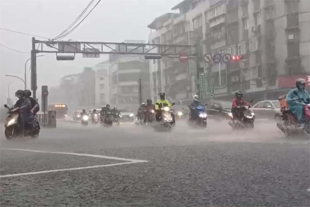 快新聞／梅雨季來了！ 氣象局曝大規模降雨時間　南部5月底至6月初解渴