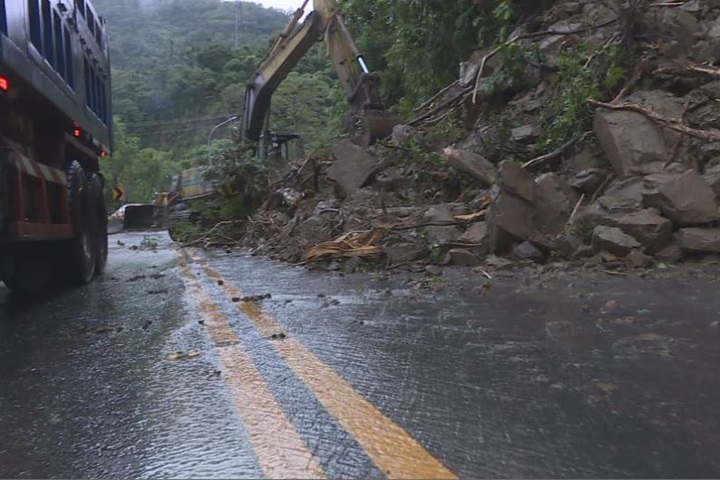阿里山公路落石坍方 一度交通中斷