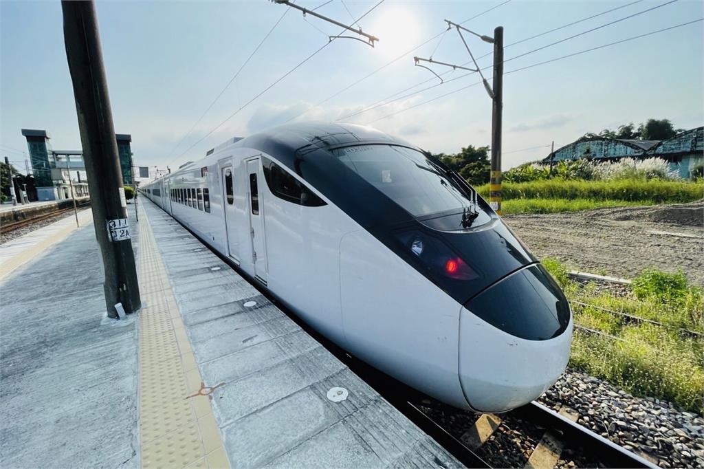 快新聞／台灣首次！台鐵新城際列車EMU3000獲「最佳百大設計」