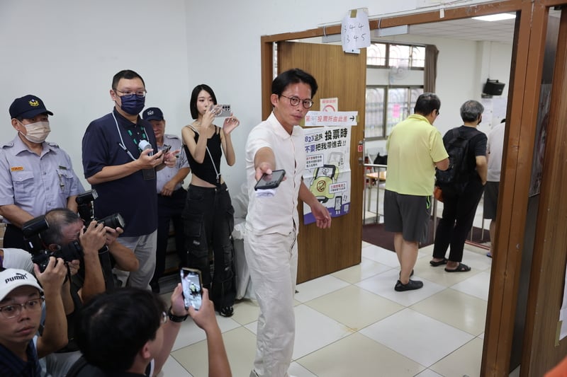 嗆女記者問「白癡問題」被網砲轟　黃國昌今被問此事突失憶：不知你在說什麼