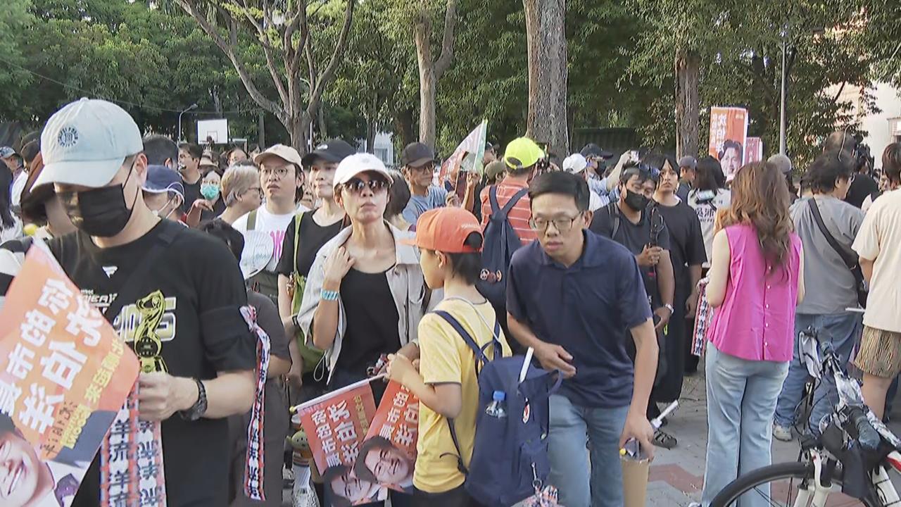 快新聞／直擊！「小水滴」擠爆松信　沈伯洋車掃前1小時「洋流已成湧泉」