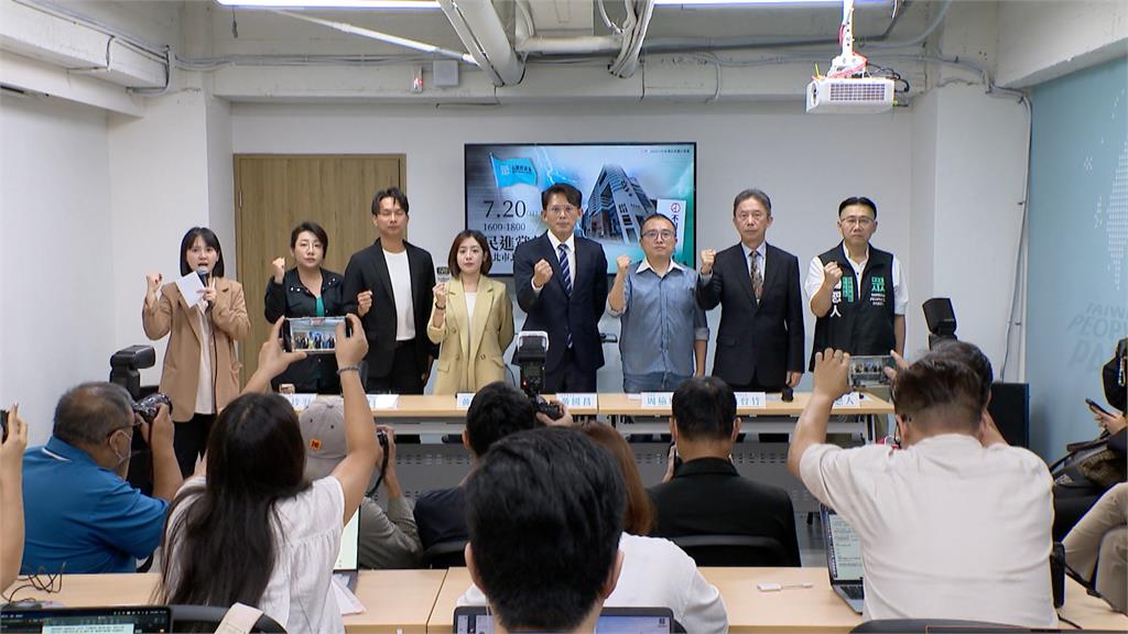 黃國昌質詢叫停被韓國瑜打臉秒喊OK　綠諷：遇韓就變小貓